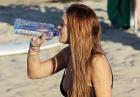 Lindsay Lohan - aktorka w bikini na plaży w Malibu