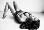 Liza Kei - seksowna modelka pokazuje nagie piersi w Maximie