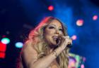 Mariah Carey eksponuje piersi na koncercie 