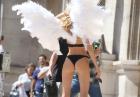 Martha Hunt w skrzydłach aniołka marki Victoria`s Secret