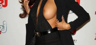 Nabilla Benattia - francuska celebrytka odsłoniła częściowo piersi