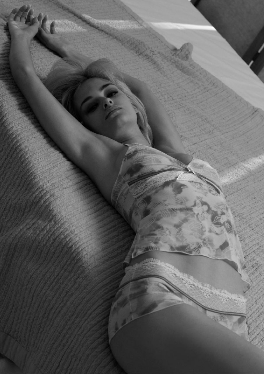 Nadine Strittmatter - seksowna modelka w bieliźnie Beldona
