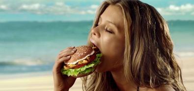 Nina Agdal w reklamie fast food Carl's Jr.