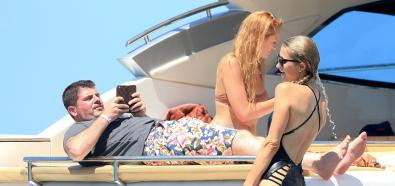 Paris Hilton wypoczywa w stroju kąpielowym na jachcie 