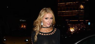Paris Hilton w czerni bez stanika w Londynie
