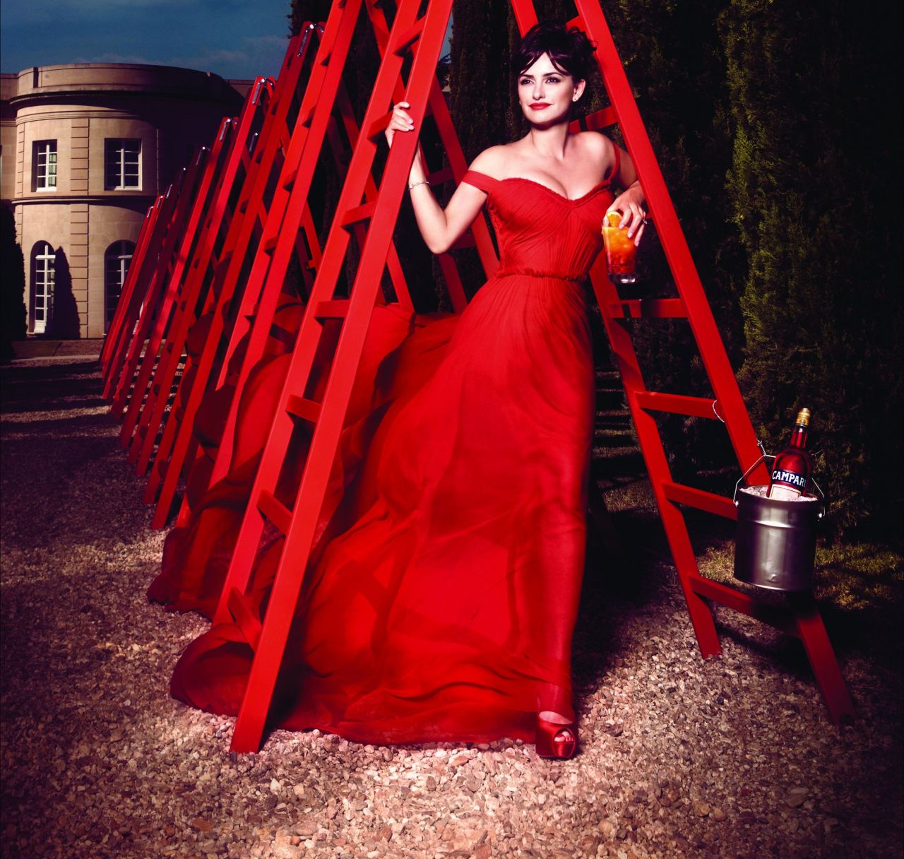 Penelope Cruz - hiszpańska aktorka w kalendarzu Campari 2013