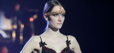 Piękne modelki w seksownej bieliźnie Etam na pokazie podczas Paris Fashion Week