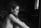 Rachel Ballinger - modelka pozuje topless w Perfect Guide