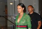Rihanna prawie naga na rodzinnej kolacji