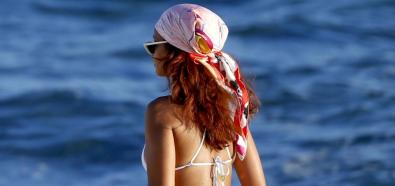 Rihanna wygrzewa ciało na hawajskiej plaży