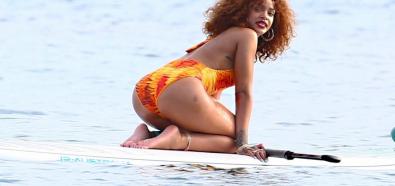 Rihanna wypina pośladki na plaży 