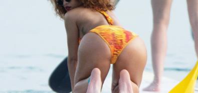 Rihanna wypina pośladki na plaży 