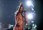Rihanna w kwiecistej sukni na koncercie MusiCares Person