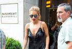Rita Ora uwodzicielsko w czarnej sukience