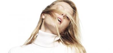 Sigrid Agren - nagie piersi seksownej modelki w magazynie Pop