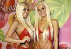 Karissa i Kristina Shannon - króliczki Playboya w czerwonych spódniczkach