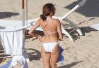 Stephanie Seymour w bikini na plaży