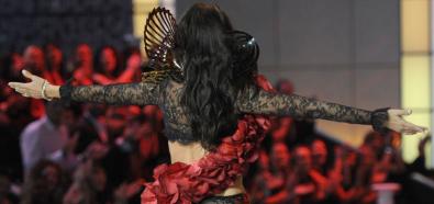Adriana Lima - pokaz i kulisy Victoria's Secret Fashion Show 2011