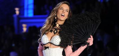 Alessandra Ambrosio - modelka na Victoria's Secret Fashion Week