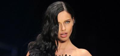 Adriana Lima - seksowna modelka na pokazie Dosso Dossi w Turcji