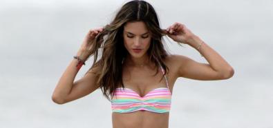 Alessandra Ambrosio - seksowna modelka w bikini na plaży w Los Angeles