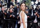 Alessandra Ambrosio z głębokim dekoltem w Cannes