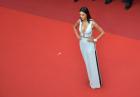 Alessandra Ambrosio z głębokim dekoltem w Cannes