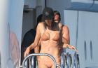 Alessandra Ambrosio w skąpym bikini na jachcie