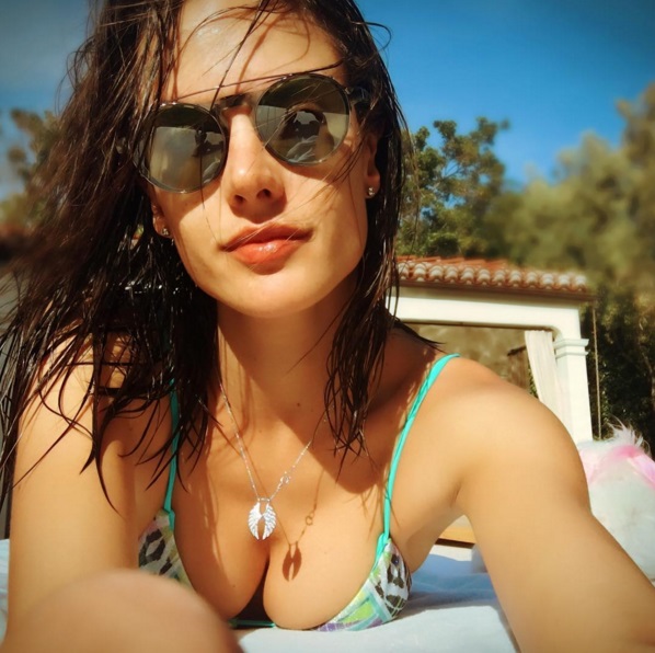 Alessandra Ambrosio topless i nie tylko