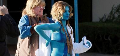 AnnaLynne McCord cała na niebiesko na planie serialu 90210