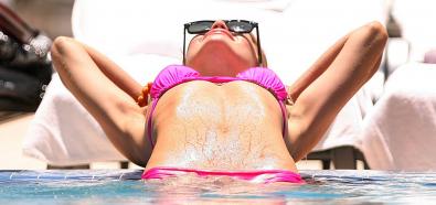 AnnaLynne McCord w bikini na basenie