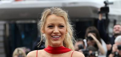 Blake Lively w czerwonym kombinezonie w Cannes