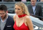 Blake Lively w czerwonym kombinezonie w Cannes