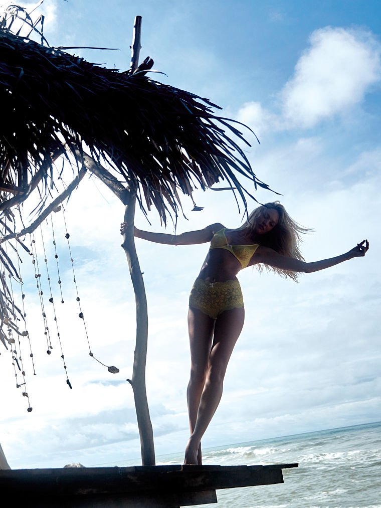 Candice Swanepoel w egzotycznej sesji dla Victoria's Secret