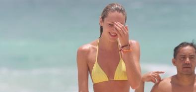 Candice Swanepoel - Aniołek Victoria's Secret w bikini na plaży w Miami