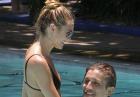 Candice Swanepoel - seksowna modelka przyłapana w bikini w basenie w Miami