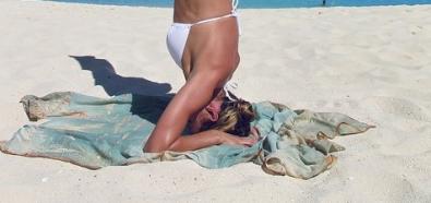Candice Swanepoel praży się na plaży