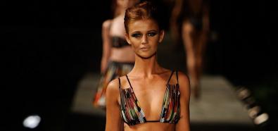 Cintia Dicker w bikini na 2012 Rio Fashion Week