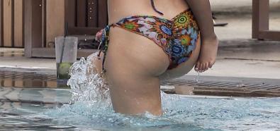 Doutzen Kroes - seksowna modelka w bikini na basenie w Miami