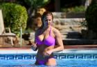 Gemma Atkinson w bikini na basenie w Marbella