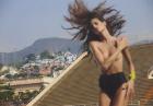 Izabel Goulart - modelka pozuje topless w Muse