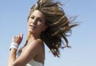 Jennifer Aniston i wyskakujący biust