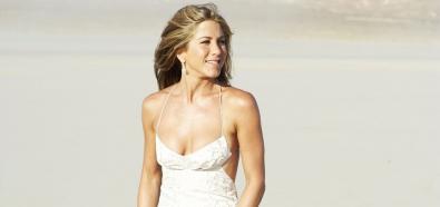 Jennifer Aniston i wyskakujący biust