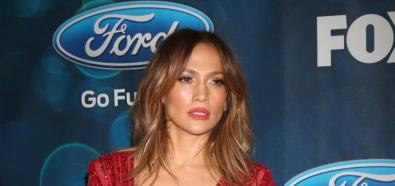 Jennifer Lopez z pięknym dekoltem na finale "Idola"
