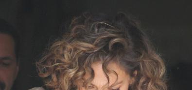 Jennifer Lopez wyeksponowała biust na planie