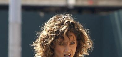 Jennifer Lopez wyeksponowała biust na planie