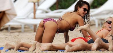 Jessica Alba - amerykańska aktorka na plaży w bikini