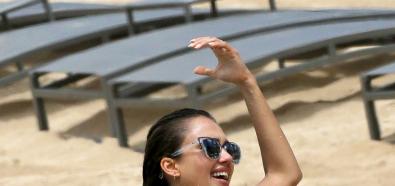 Jessica Alba w filoletowym bikini 