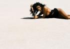 Jessica White w pustynnej sesji zdjęciowej Stephana Wortha
