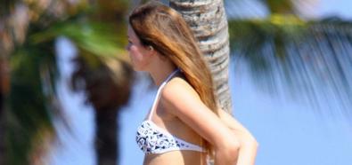 Joss Stone w bikini na gorącej hawajskiej plaży